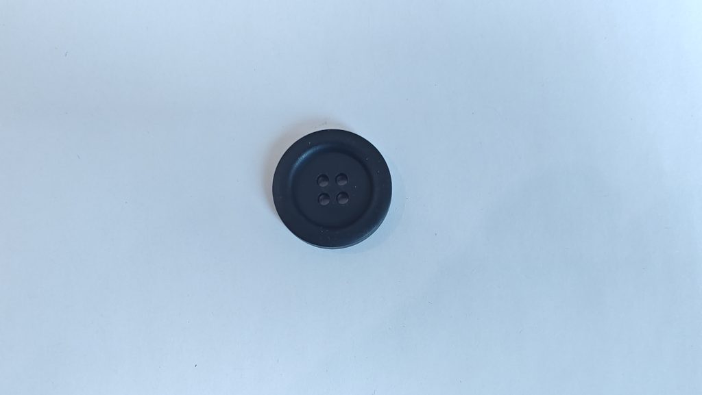Deep-recess wide-rim four-hole button product photo