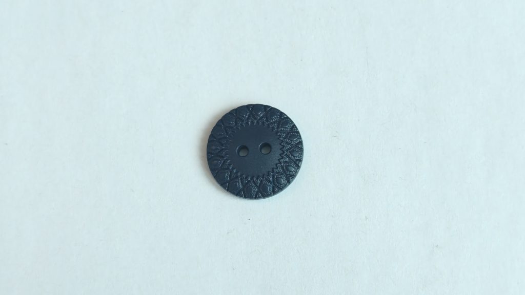 Geometric-pattern two-hole button product photo