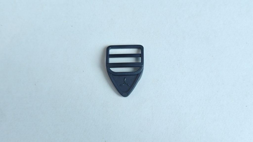 Tri-glide buckle with triangular extended marking pull tab, product photo 1