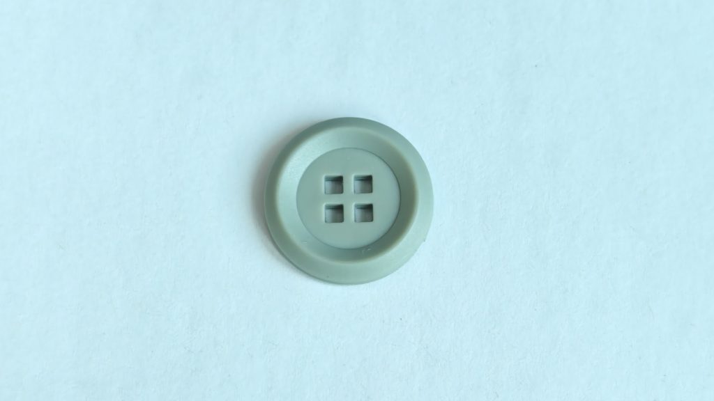 Square-hole four-hole button product photo