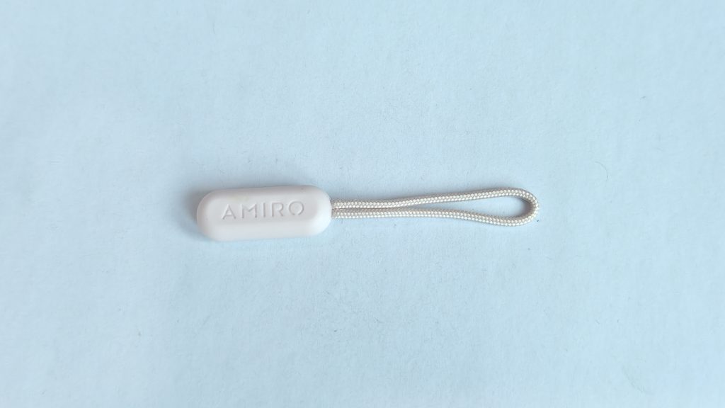 Zipper pull cord, wide letter-logo grip, actual product photo 1