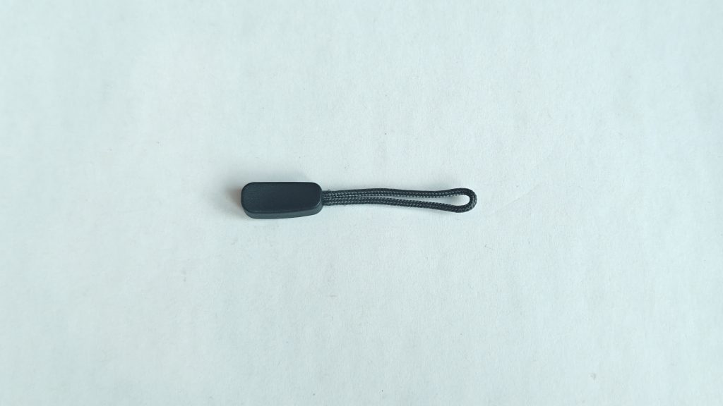 Zipper pull cord with concave-edge rounded-corner grip, product photo 1